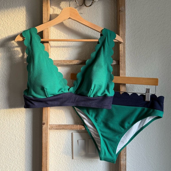 CUPSHE Green and Navy Scalloped Bikini NWT Sz: XL - Picture 1 of 14